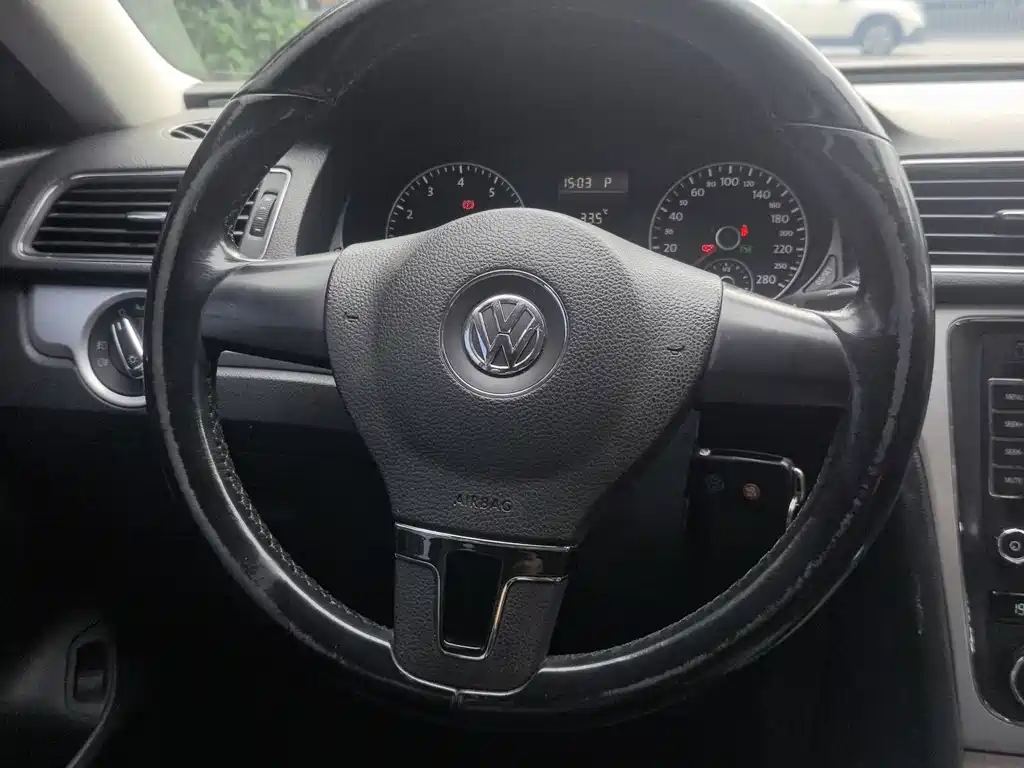 Volkswagen Passat 2015 — фото 16