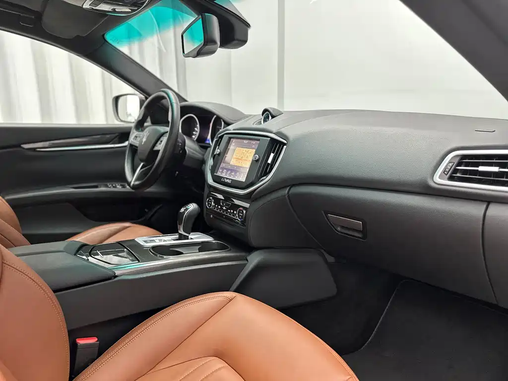 Maserati Ghibli 2015 — фото 43