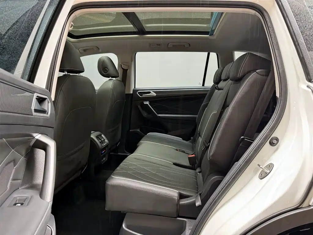 Volkswagen Tiguan L 2023 — фото 10