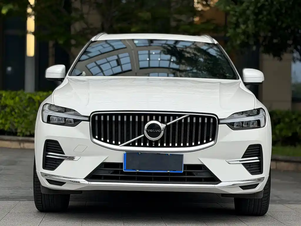 Volvo XC60 2022 — фото 2