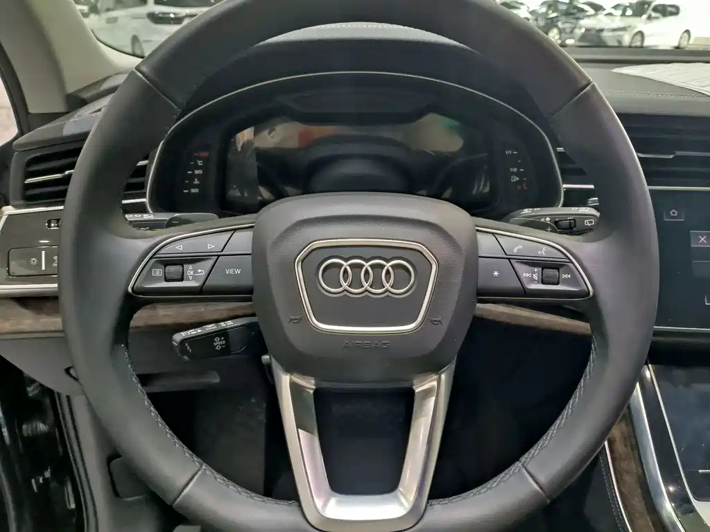 Audi Q7 2024 — фото 6