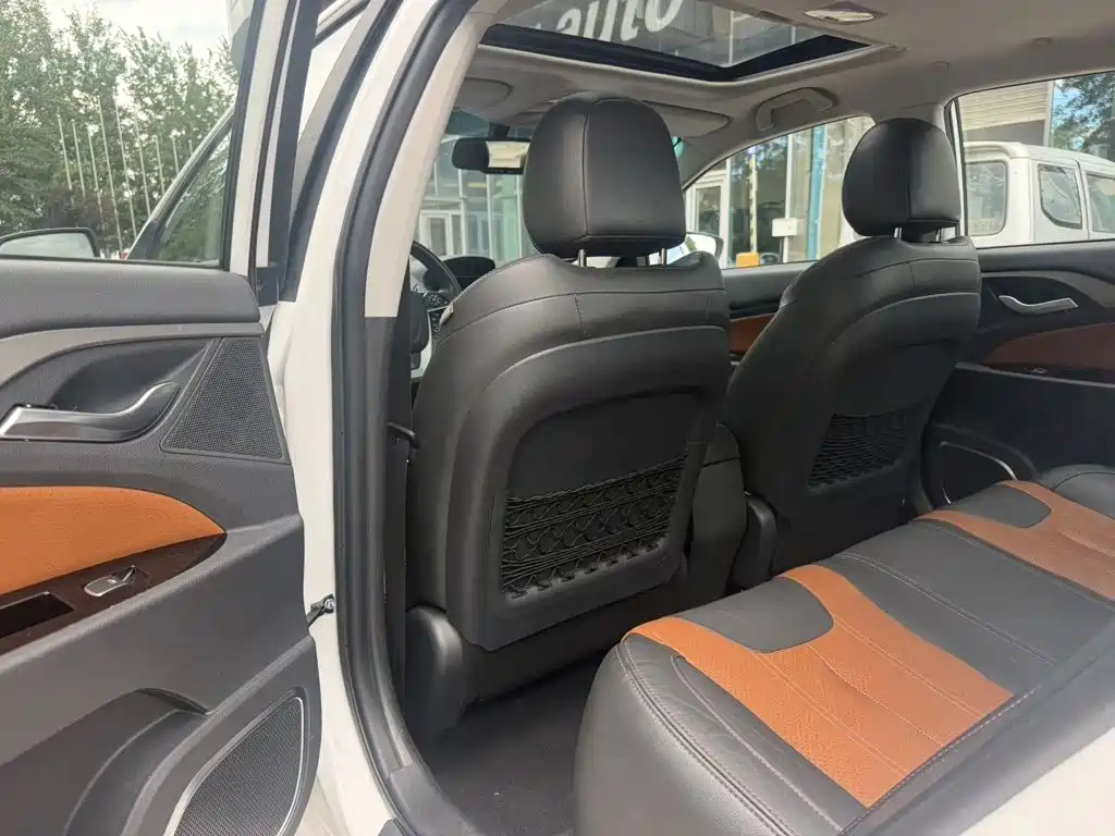 BYD Qin NEV 2015 — фото 6
