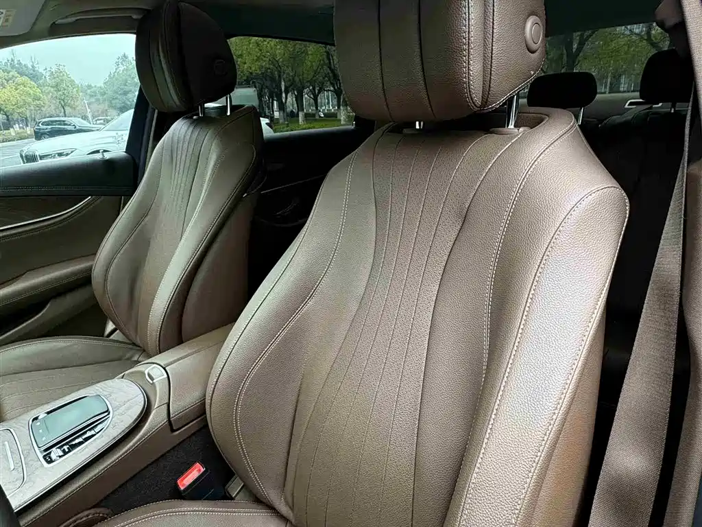 Mercedes-Benz E-Class 2019 — фото 12