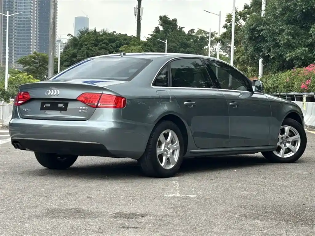 Audi A4L 2009 — фото 4