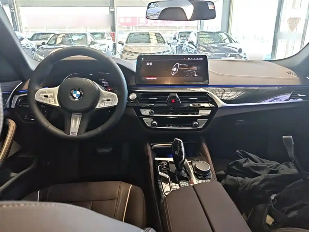 BMW 5 Series 2023 — фото 10