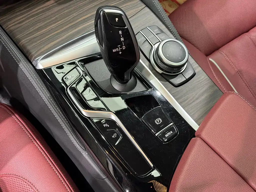 BMW 5 Series 2022 — фото 10