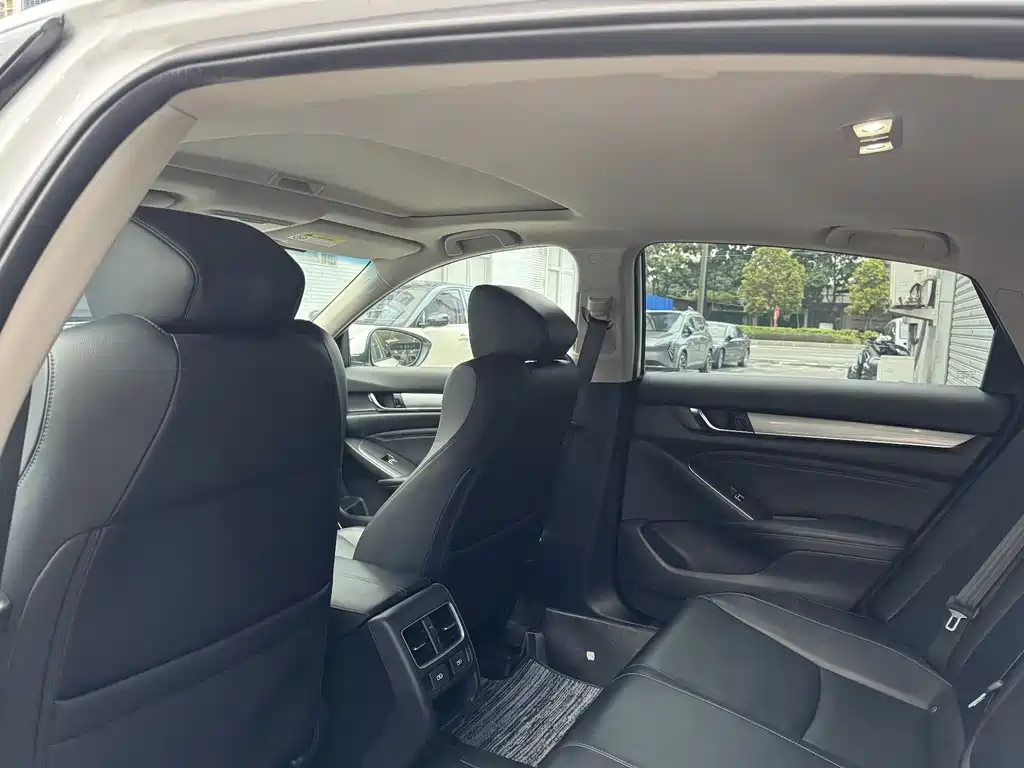 Honda Accord 2022 — фото 14