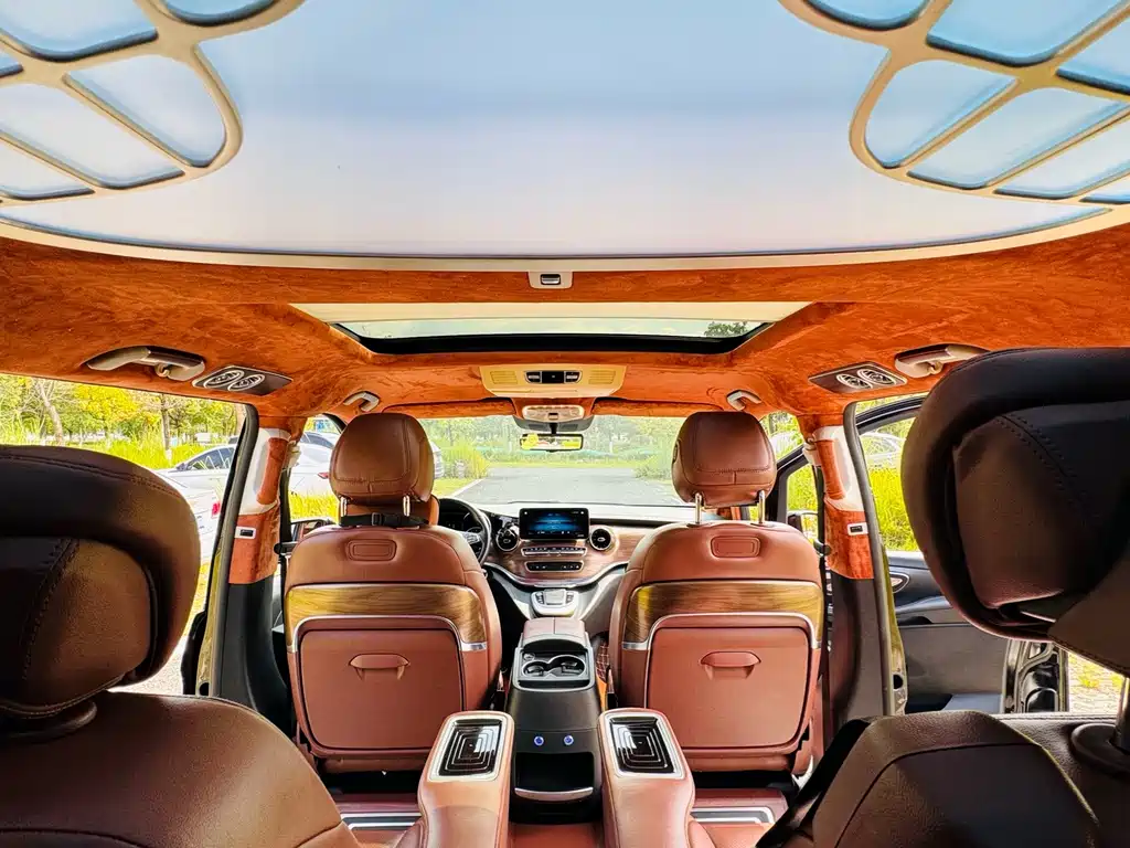 Mercedes-Benz V-Class 2021 — фото 19