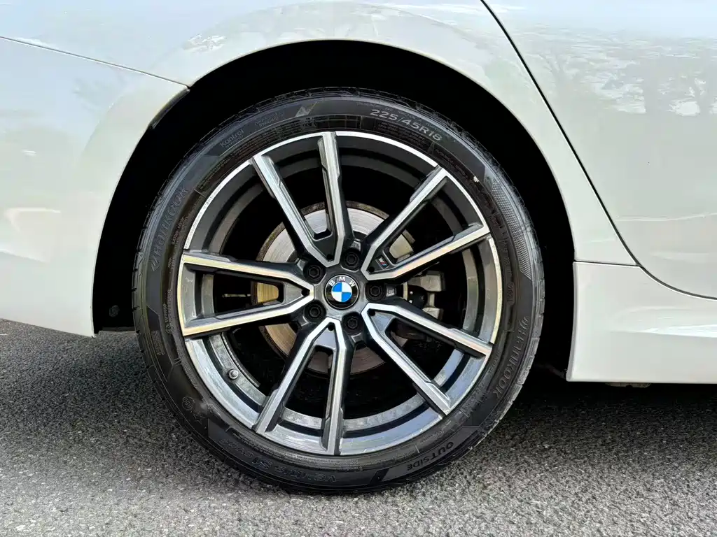 BMW 3 Series 2021 — фото 16