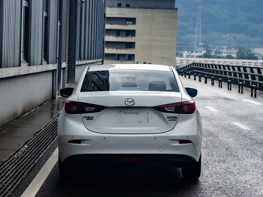 Mazda 3 Axela 2016 — фото 3