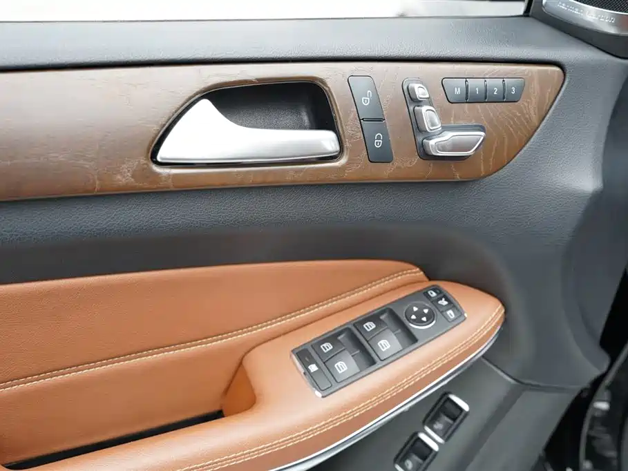 Mercedes-Benz GLS 2017 — фото 27