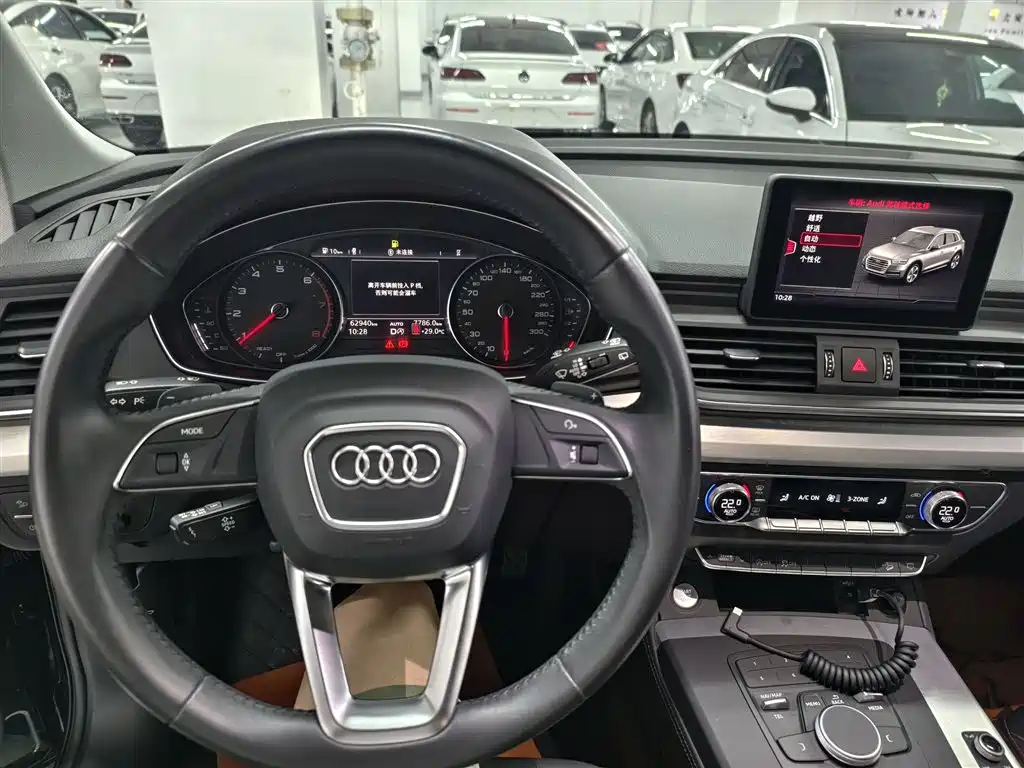 Audi Q5L 2020 — фото 12