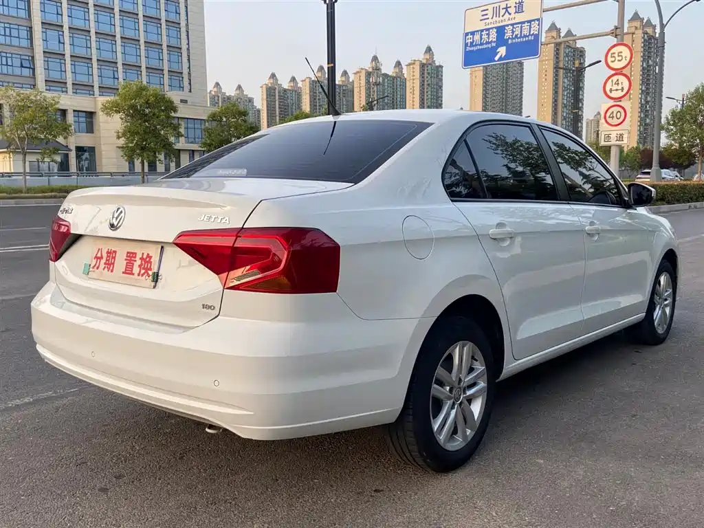 Volkswagen Jetta 2019 — фото 12
