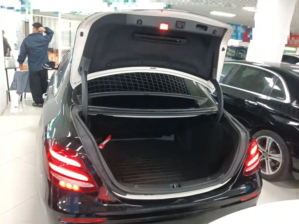Mercedes-Benz E-Class 2019 — фото 15