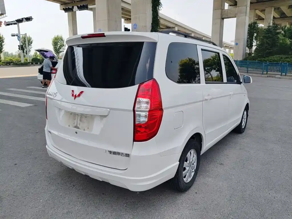 Wuling Hongguang 2018