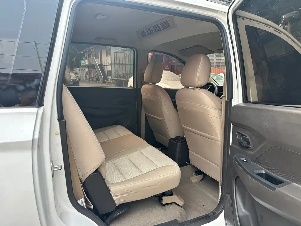 Wuling Hongguang 2019 — фото 14