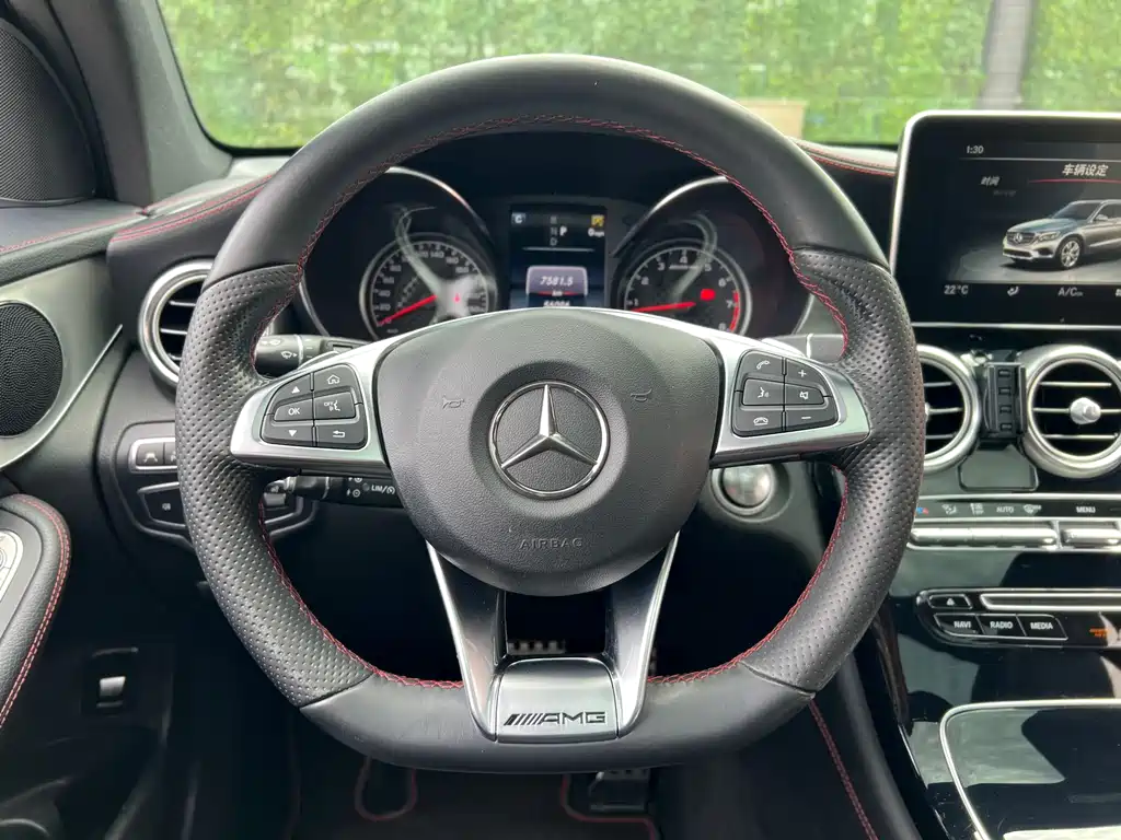 Mercedes-Benz GLC AMG 2018 — фото 16