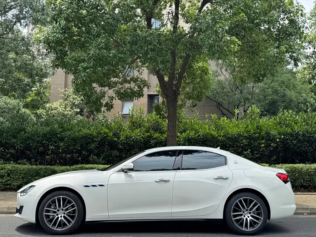 Maserati Ghibli 2021 — фото 3