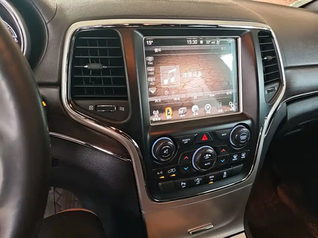 Jeep Grand Cherokee 2016 — фото 13