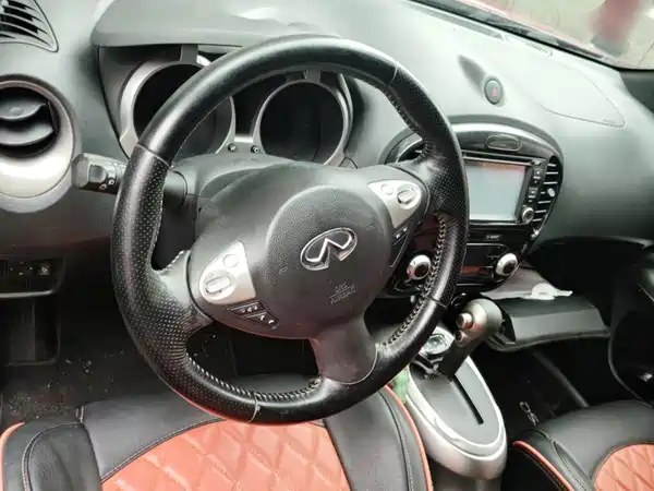 Infiniti ESQ 2014