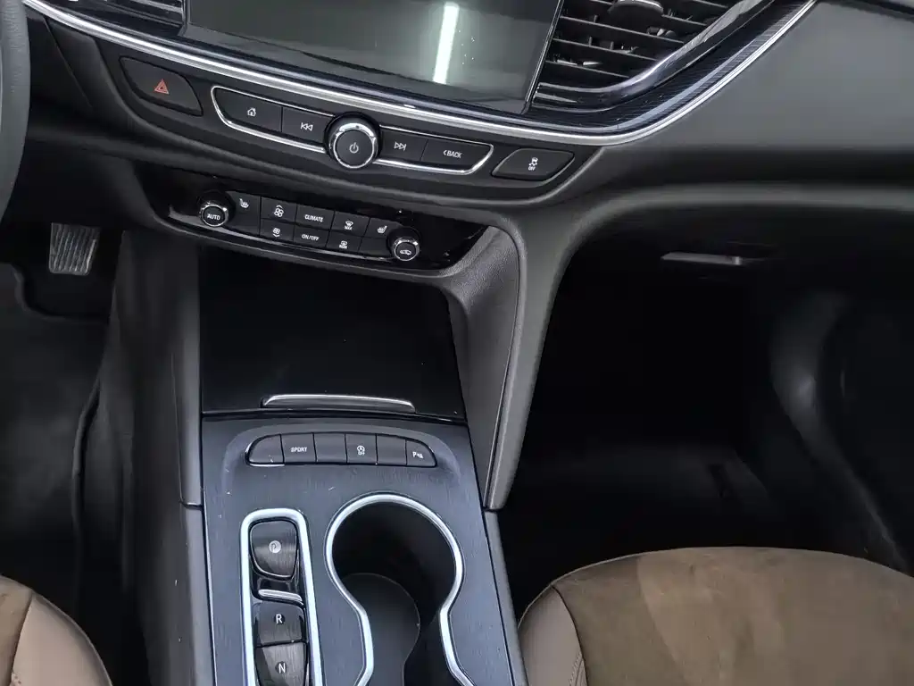 Buick Regal 2022 — фото 11