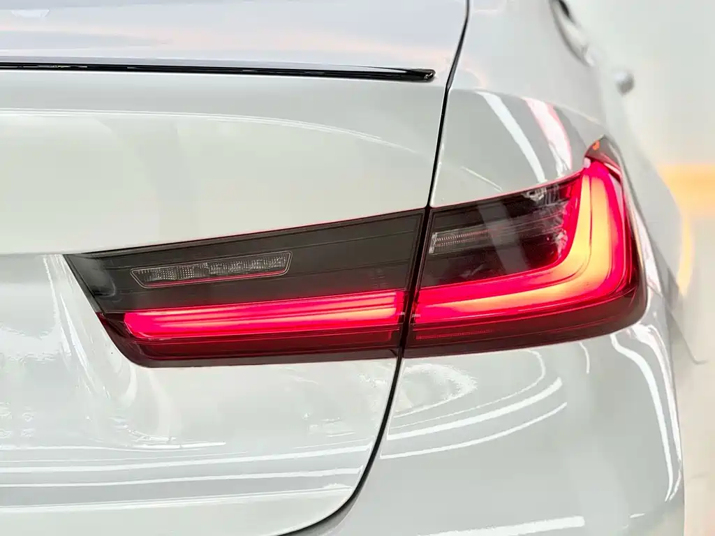 BMW 3 Series 2024 — фото 18