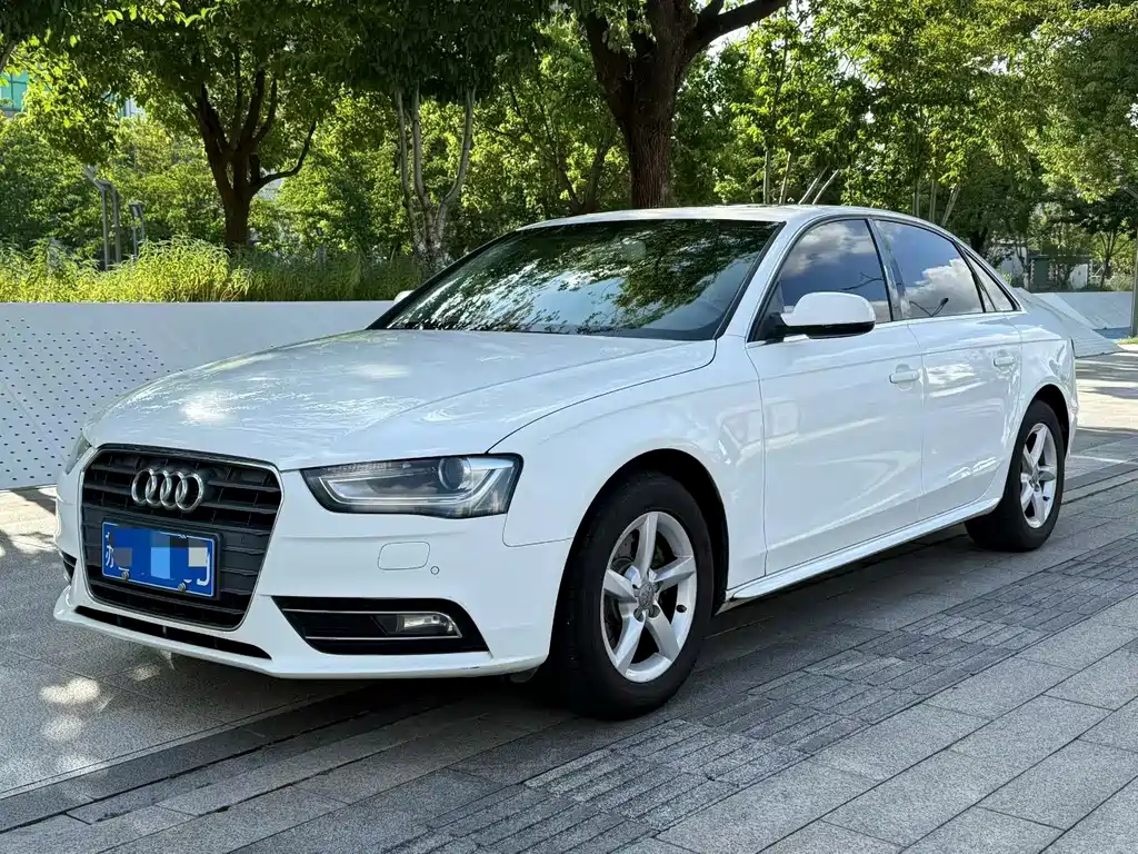 Audi A4L 2014 — фото 1