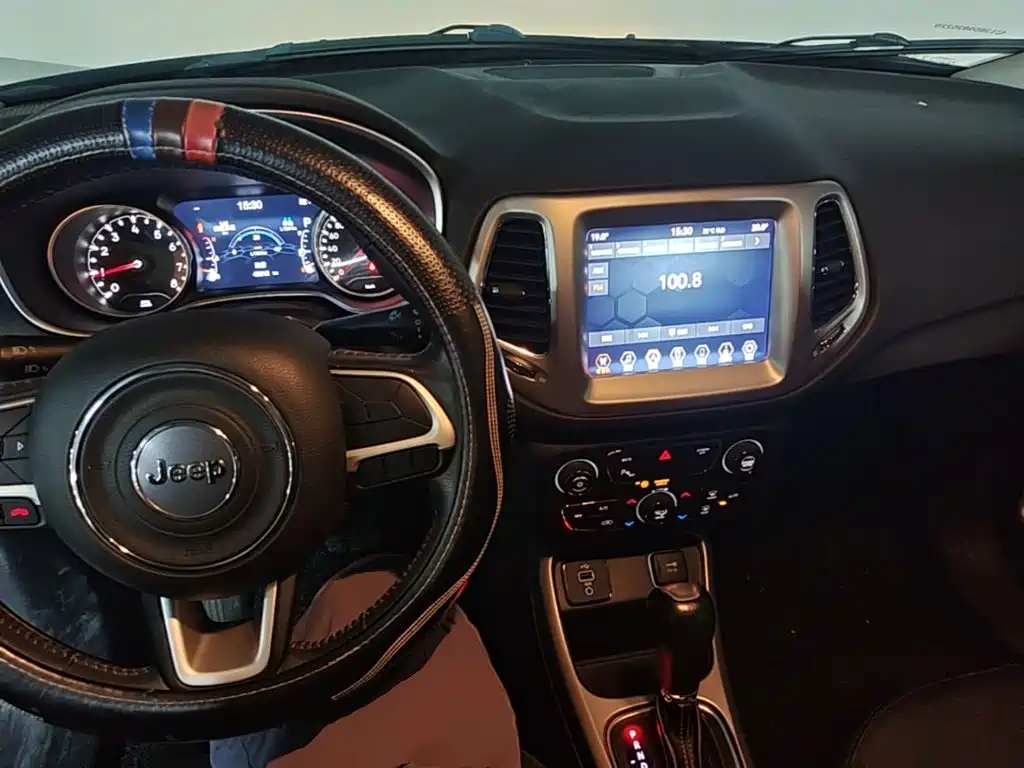 Jeep Compass 2019 — фото 10