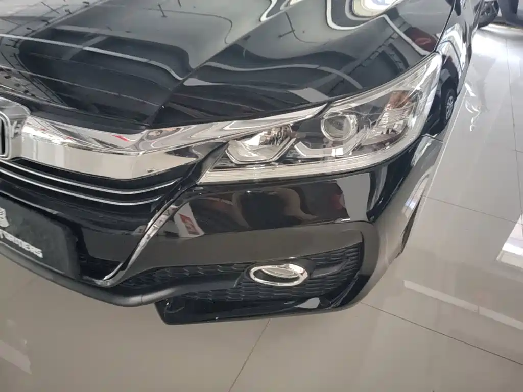 Honda Accord 2018 — фото 24