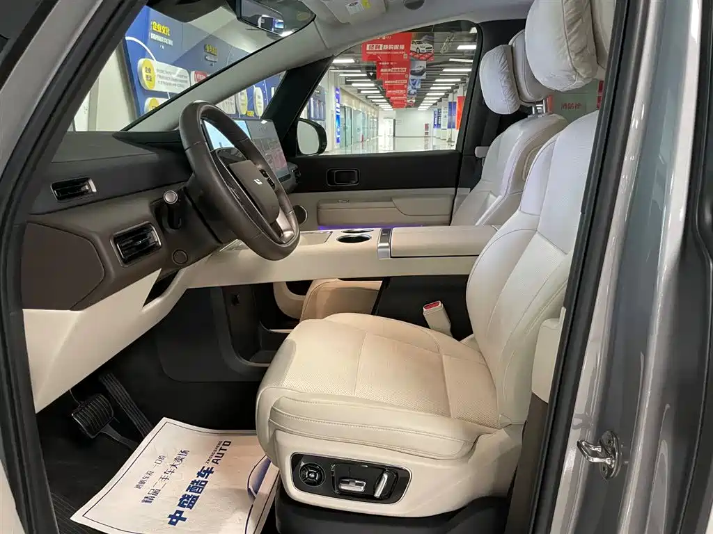 Li Auto Li MEGA 2024