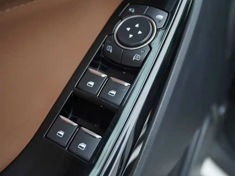 Ford Explorer 2024 — фото 11