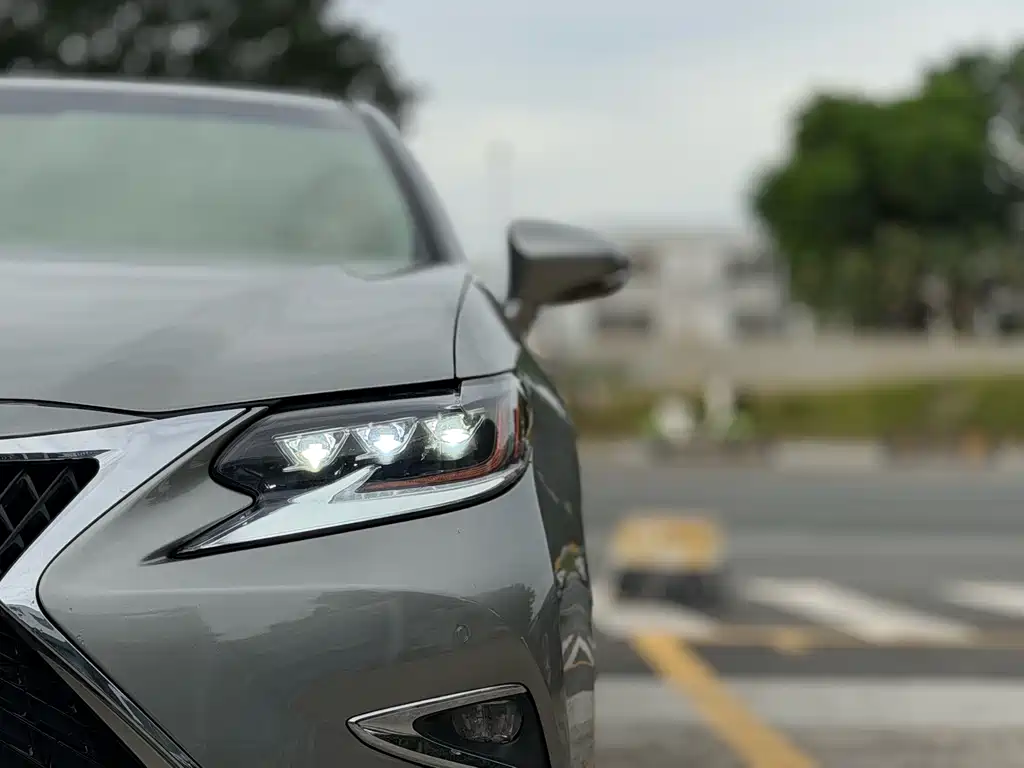 Lexus ES 2016 — фото 10