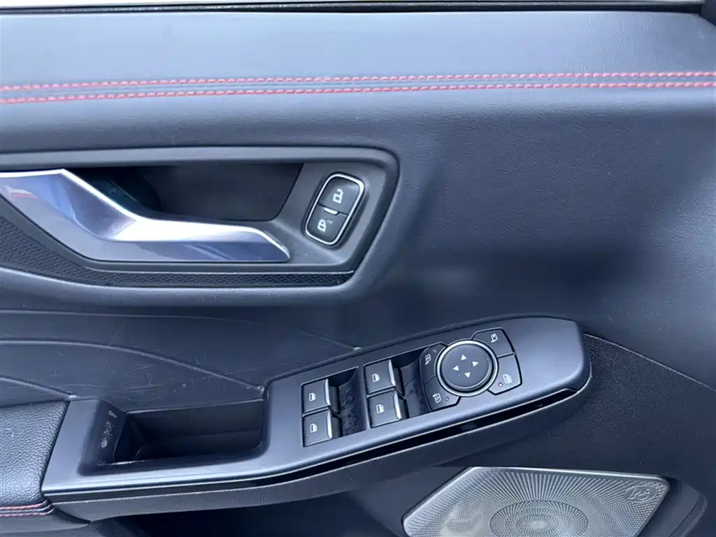 Ford Escape 2020 — фото 16