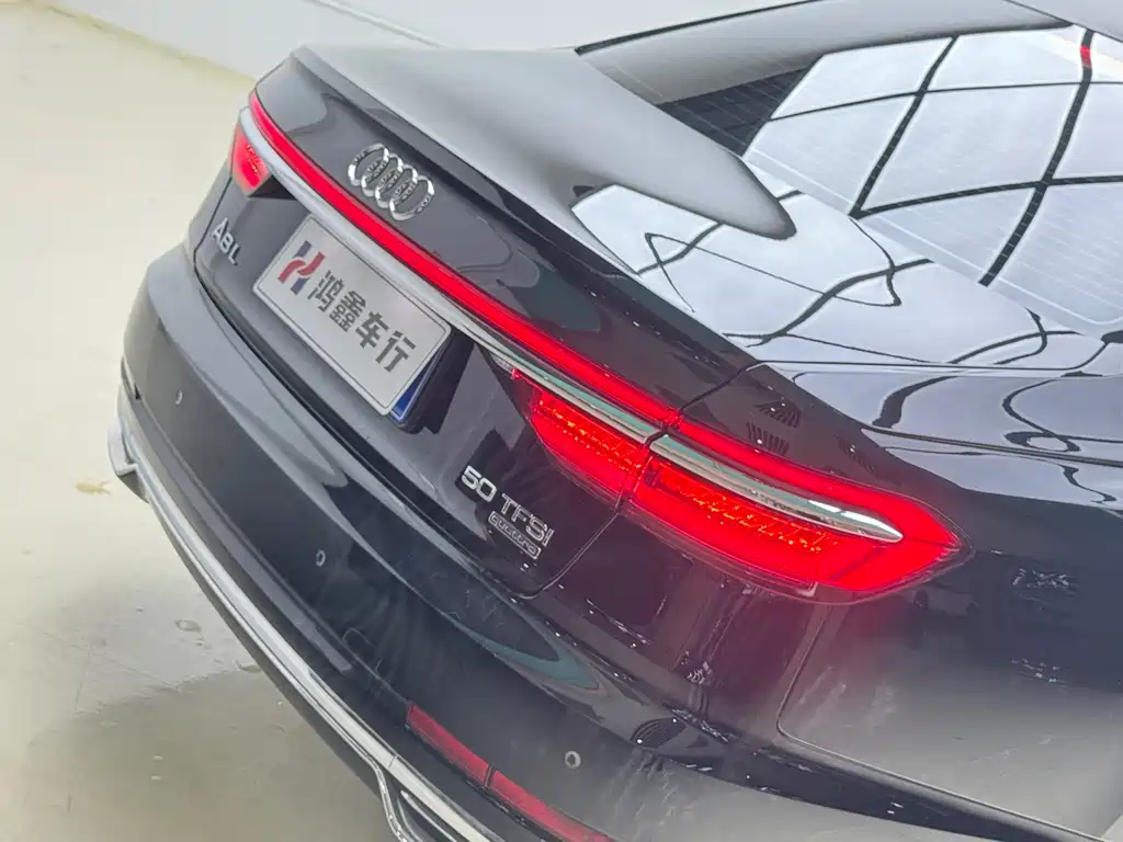Audi A8 2021 — фото 16