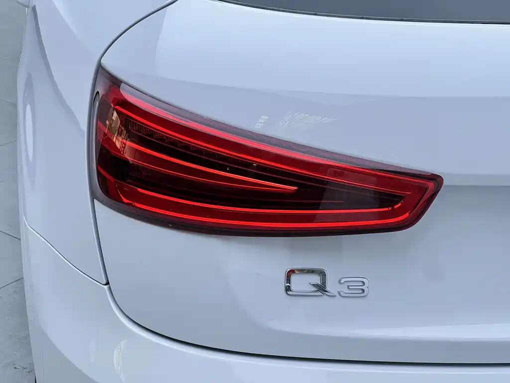 Audi Q3 2014 — фото 10