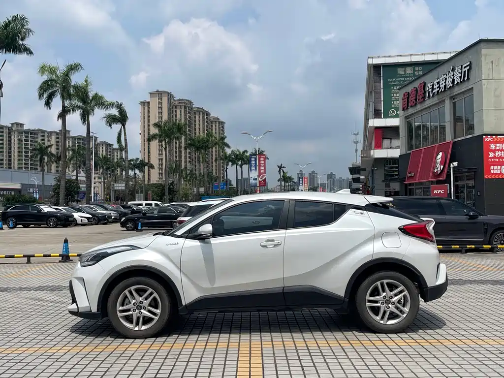 Toyota C-HR 2023