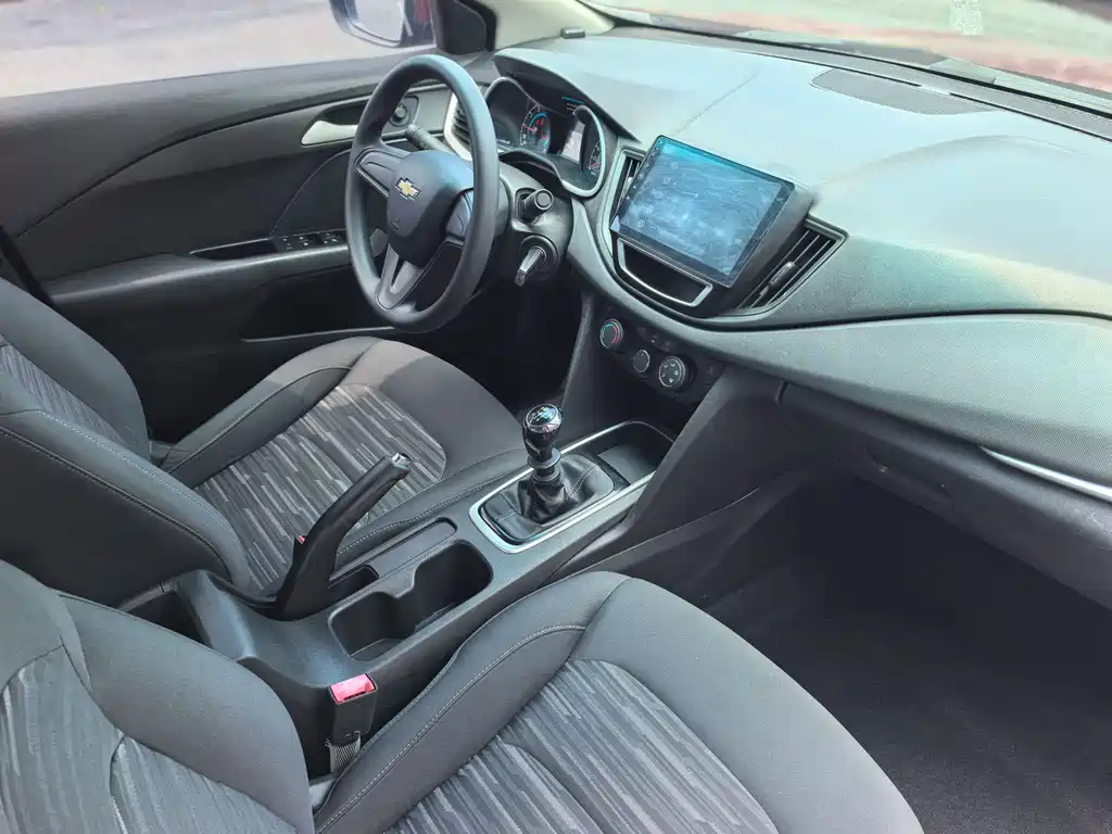 Chevrolet Cavalier 2017 — фото 10