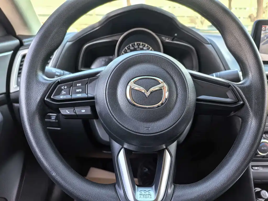 Mazda 3 Axela 2019 — фото 10