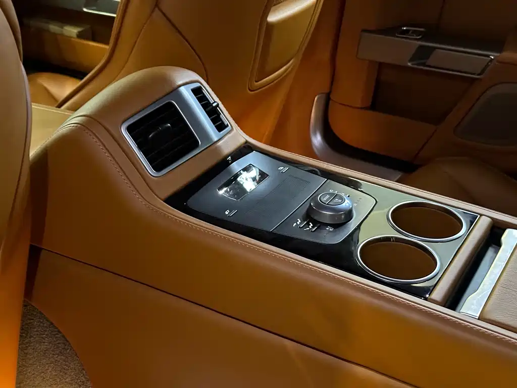 Aston Martin Rapide 2017 — фото 17
