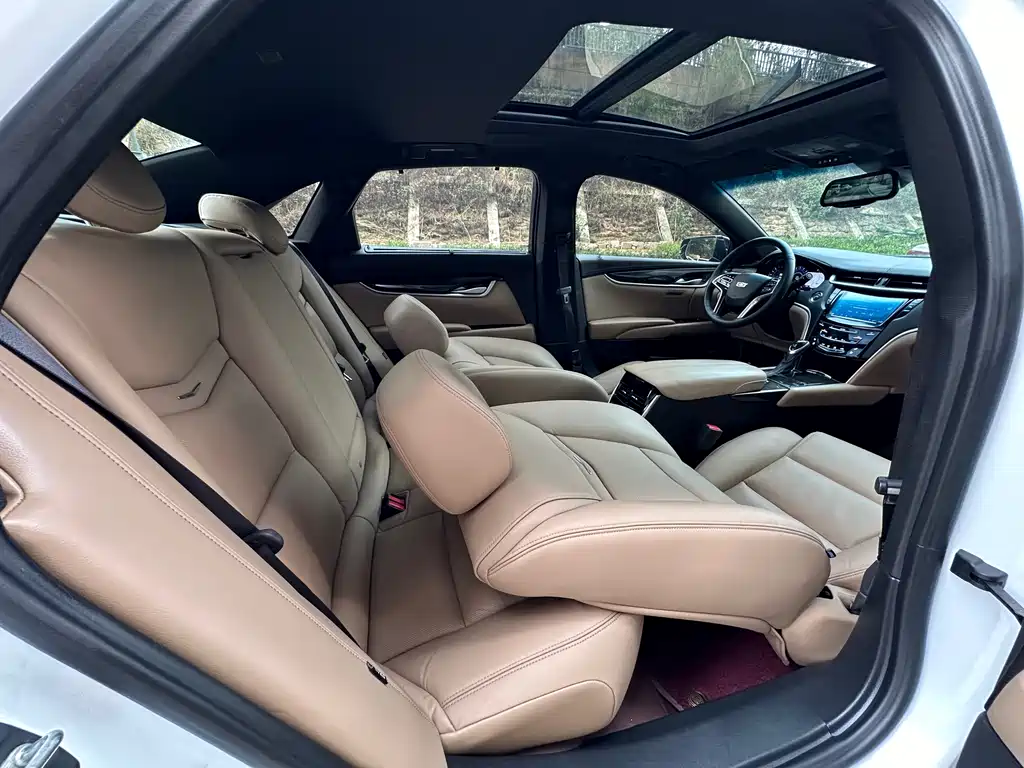 Cadillac XTS 2018 — фото 12