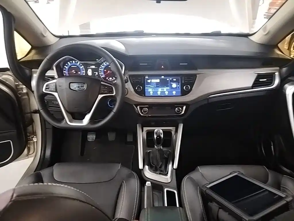 Geely Vision X3 2018 — фото 10