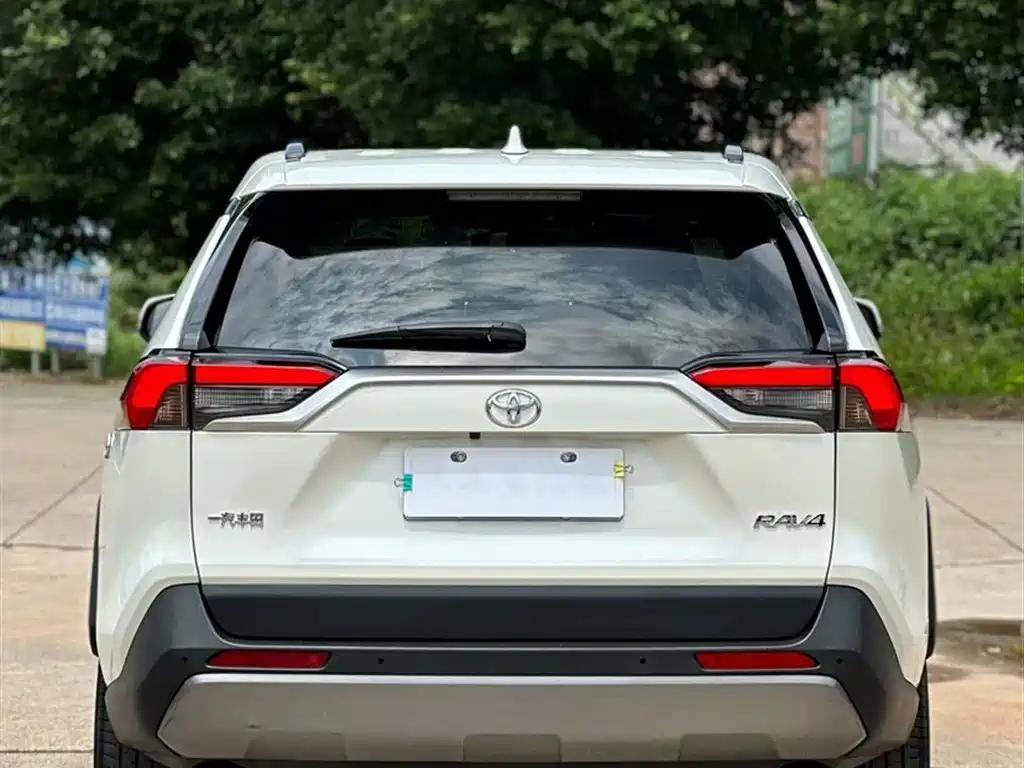 Toyota RAV4 2019 — фото 11