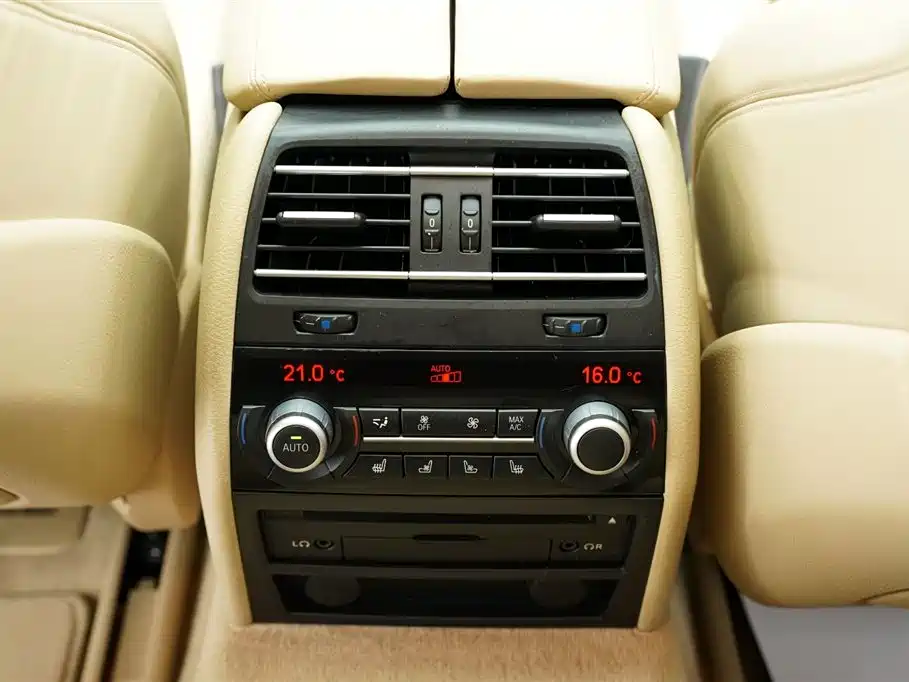 BMW 7 Series 2015 — фото 25