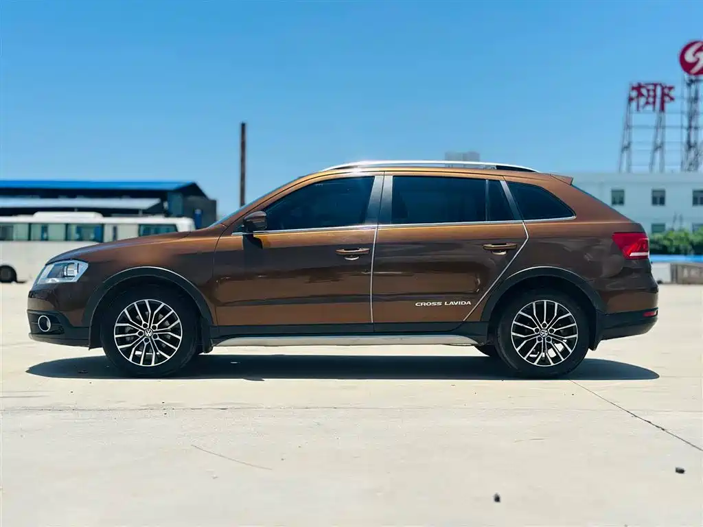 Volkswagen Cross Lavida 2014