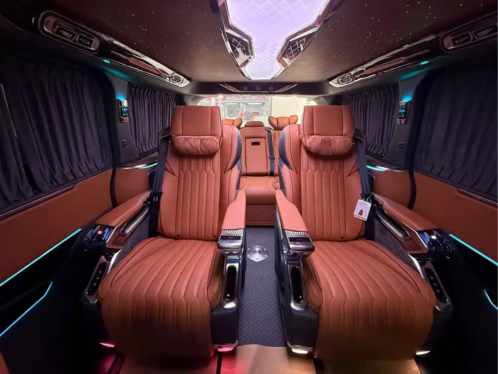 Toyota Hiace — фото 13