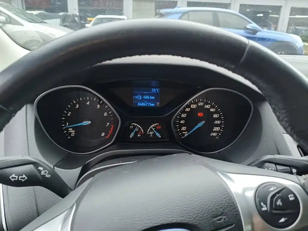 Ford Focus 2014 — фото 12