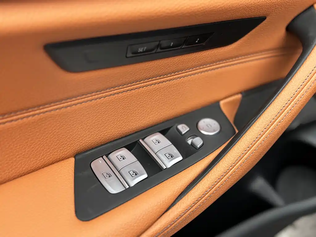 BMW 5 Series 2023 — фото 15