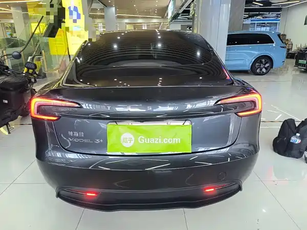 Tesla Model 3 2024
