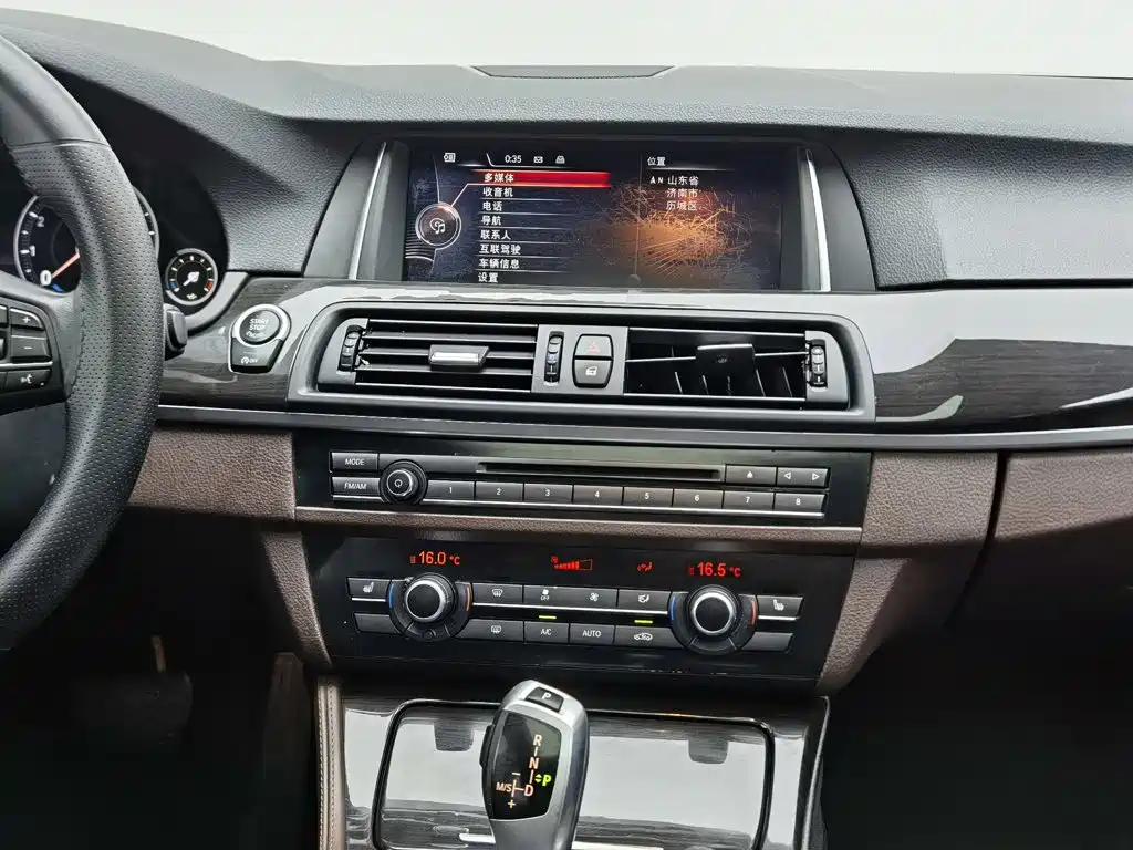 BMW 5 Series 2016 — фото 12