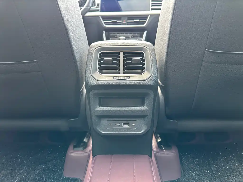 Volkswagen Tiguan L 2024 — фото 14